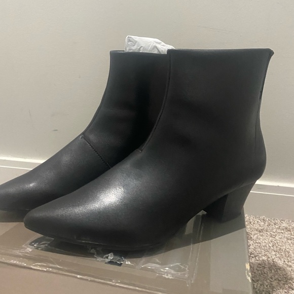 Clarks Black Leather Teresa Boots - Picture 2 of 5